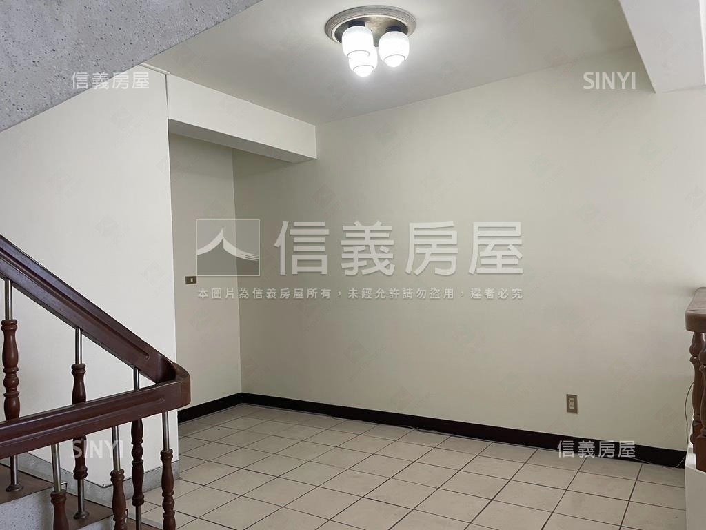 蛇蛇聲威稀有大空間豪宅房屋室內格局與周邊環境