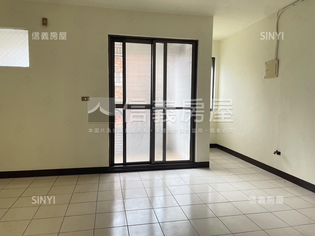 蛇蛇聲威稀有大空間豪宅房屋室內格局與周邊環境