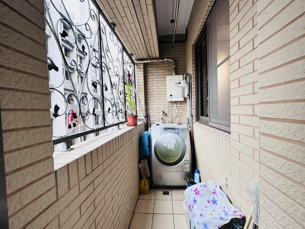 當代精美低總價三房車位房屋室內格局與周邊環境
