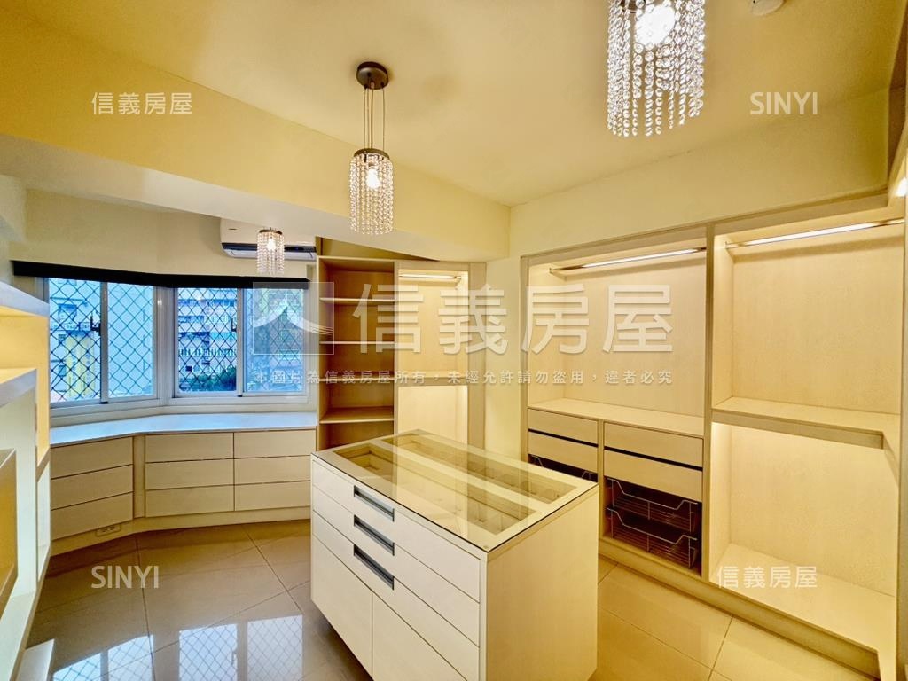 天母綠景大戶帶車位房屋室內格局與周邊環境