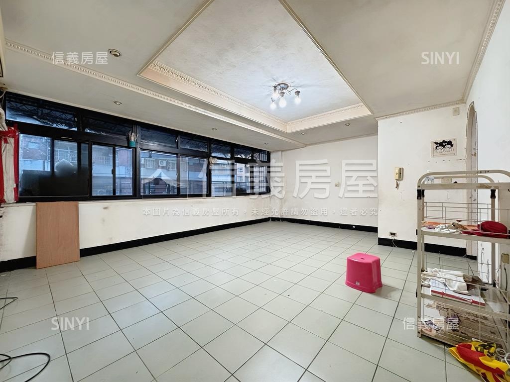 在找汐止城心的公寓嗎？房屋室內格局與周邊環境