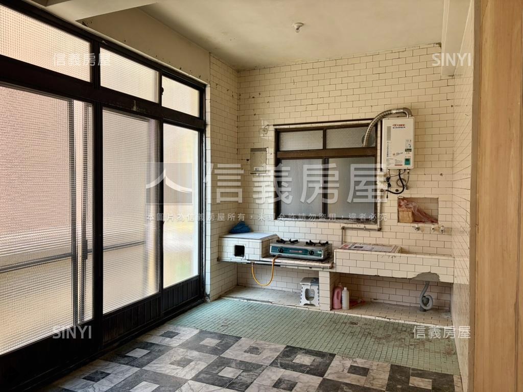 中華路二段角間透店房屋室內格局與周邊環境