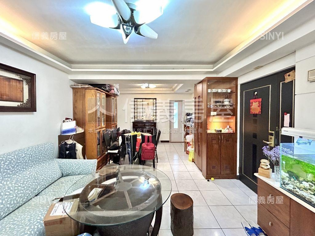 優質學區冠德電梯三房房屋室內格局與周邊環境