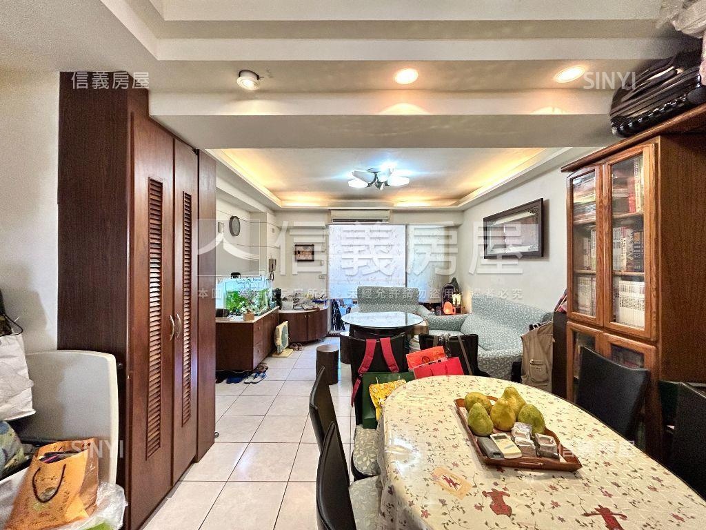 優質學區冠德電梯三房房屋室內格局與周邊環境