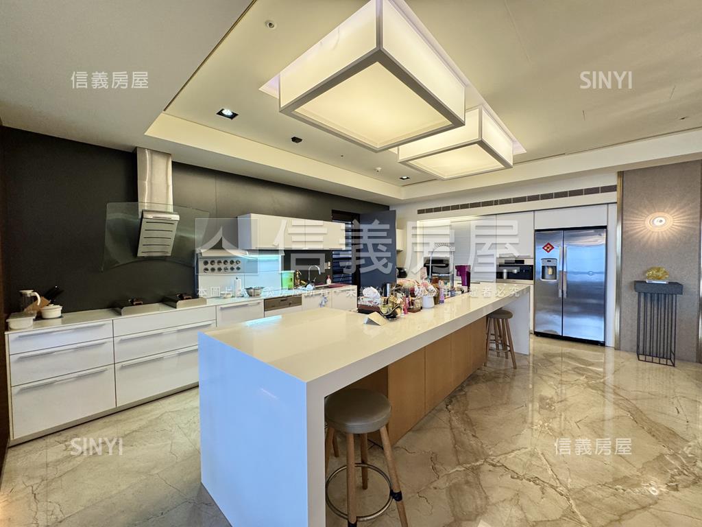 市府特區．精裝豪邸房屋室內格局與周邊環境