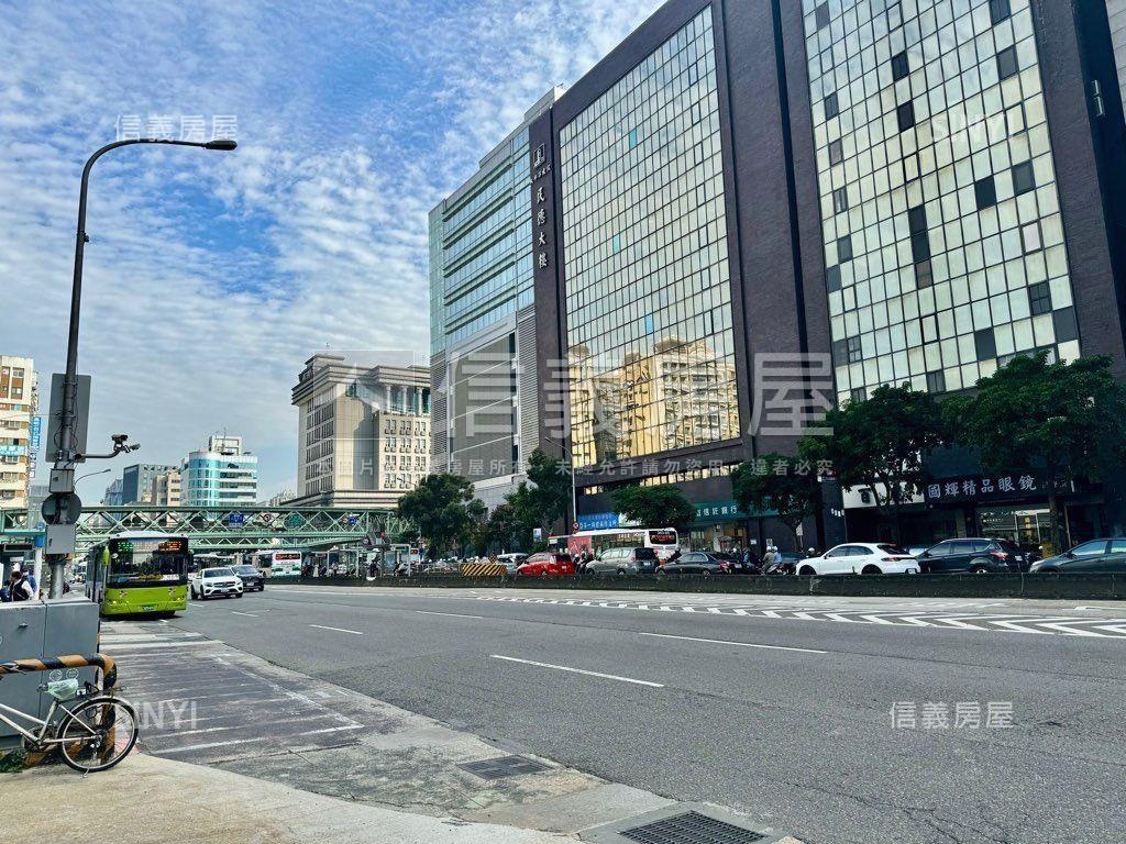 ＷＨＯＵＳＥ第Ａ棟三房房屋室內格局與周邊環境