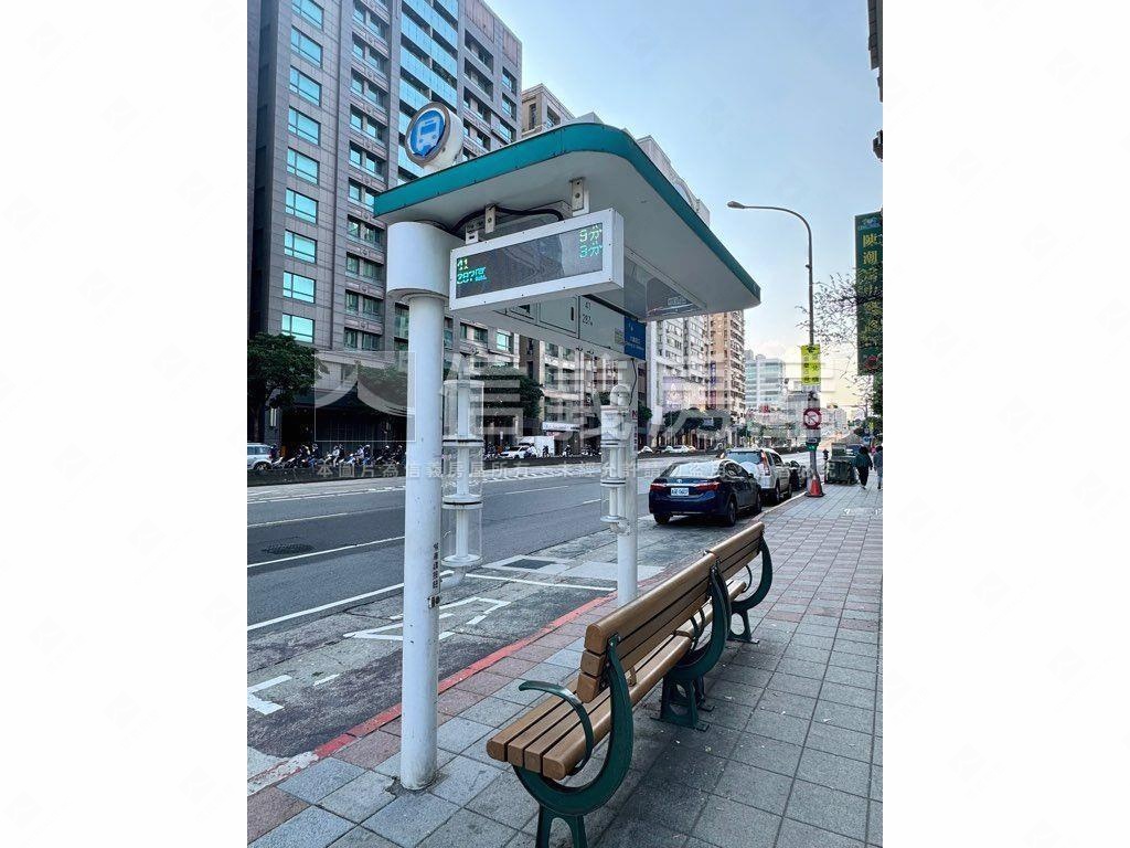 ＷＨＯＵＳＥ第Ａ棟三房房屋室內格局與周邊環境