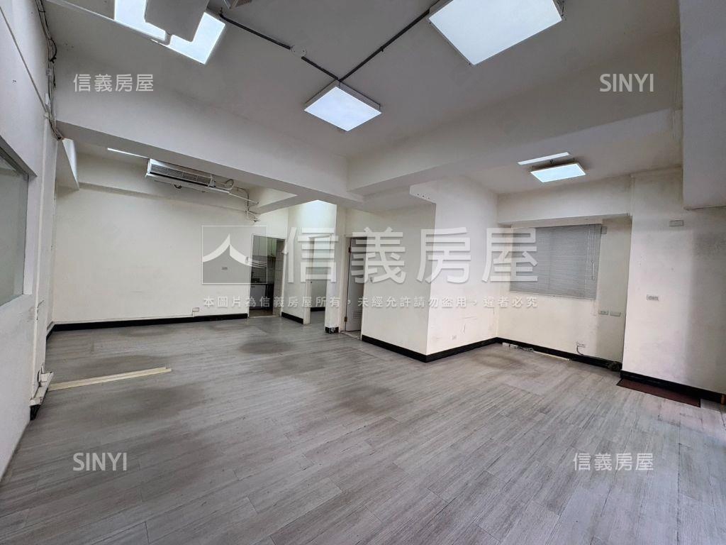 深坑邊間金店面稀有釋出房屋室內格局與周邊環境