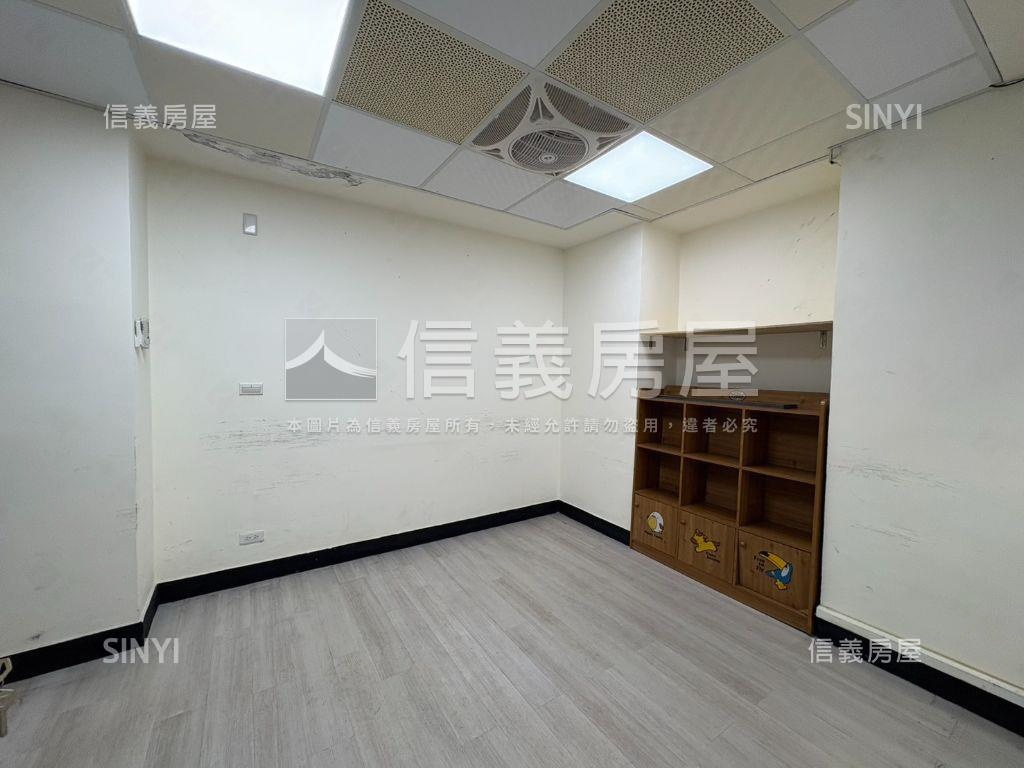 深坑邊間金店面稀有釋出房屋室內格局與周邊環境