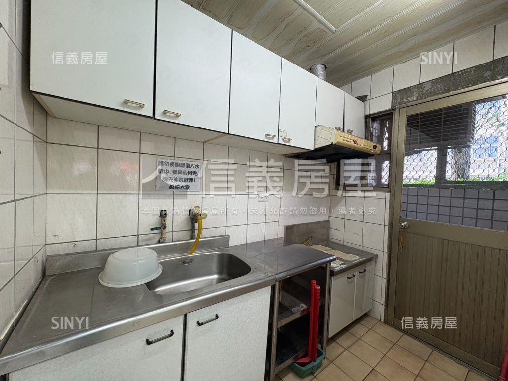 深坑邊間金店面稀有釋出房屋室內格局與周邊環境