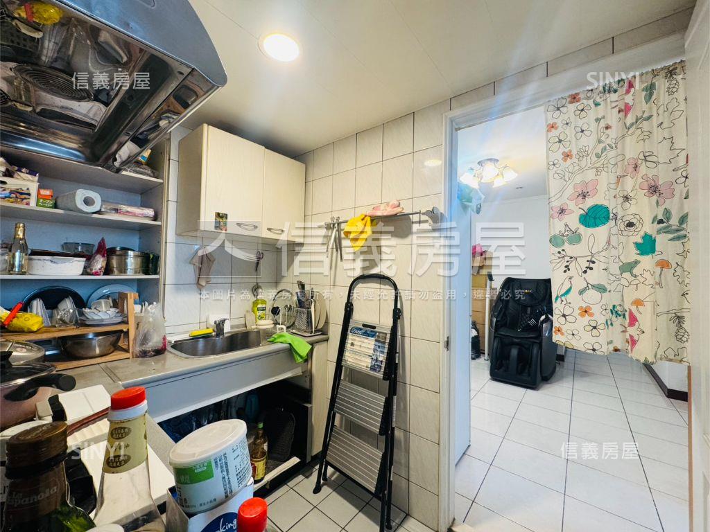 經典阿爾卑斯稀有電梯兩房房屋室內格局與周邊環境