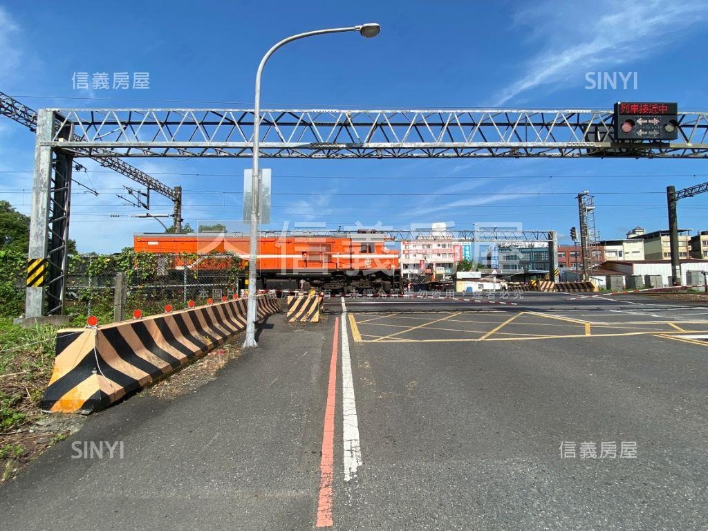 鳳凰１０１稀有２房車位房屋室內格局與周邊環境