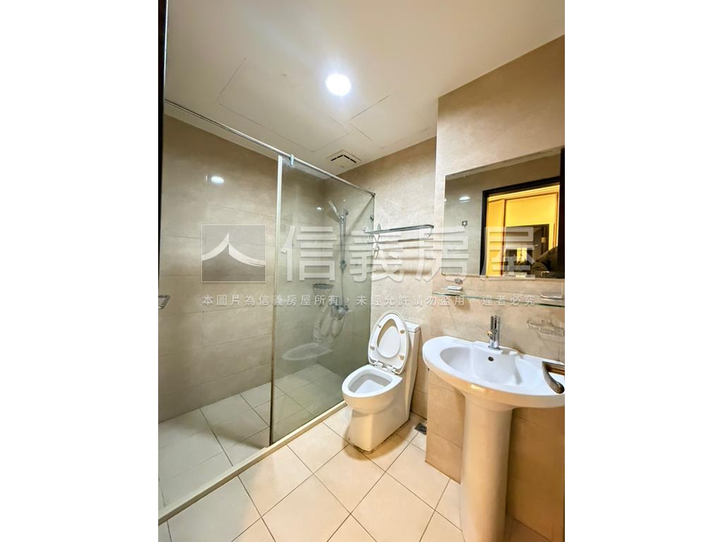 台北人次高樓兩房車位房屋室內格局與周邊環境