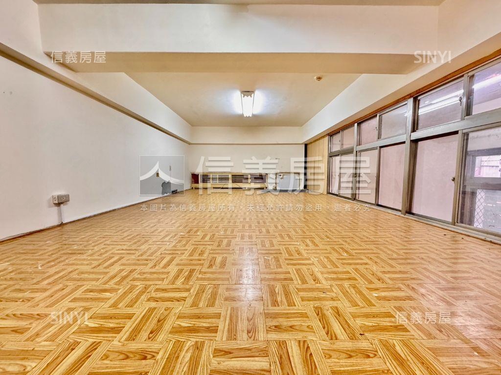 國凱街大空間一樓停車方便房屋室內格局與周邊環境