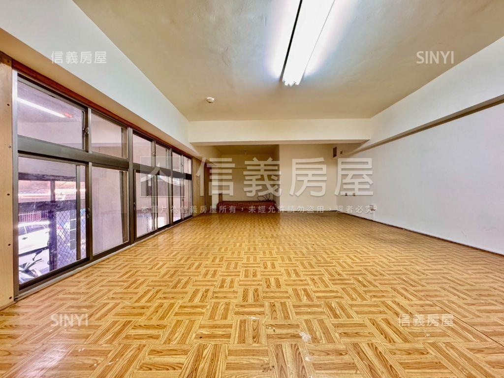 國凱街大空間一樓停車方便房屋室內格局與周邊環境