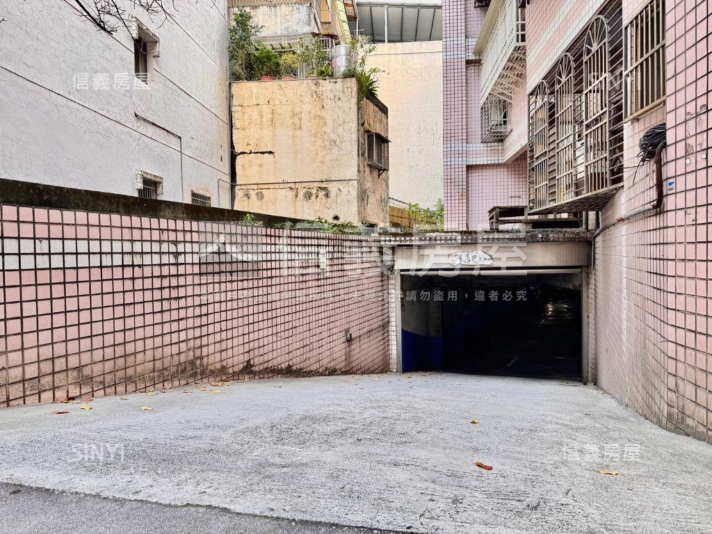 國凱街大空間一樓停車方便房屋室內格局與周邊環境