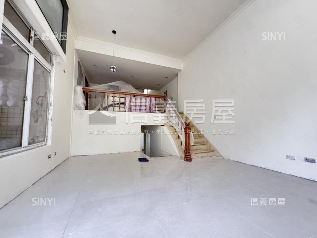 台北市氣派車庫別墅房屋室內格局與周邊環境