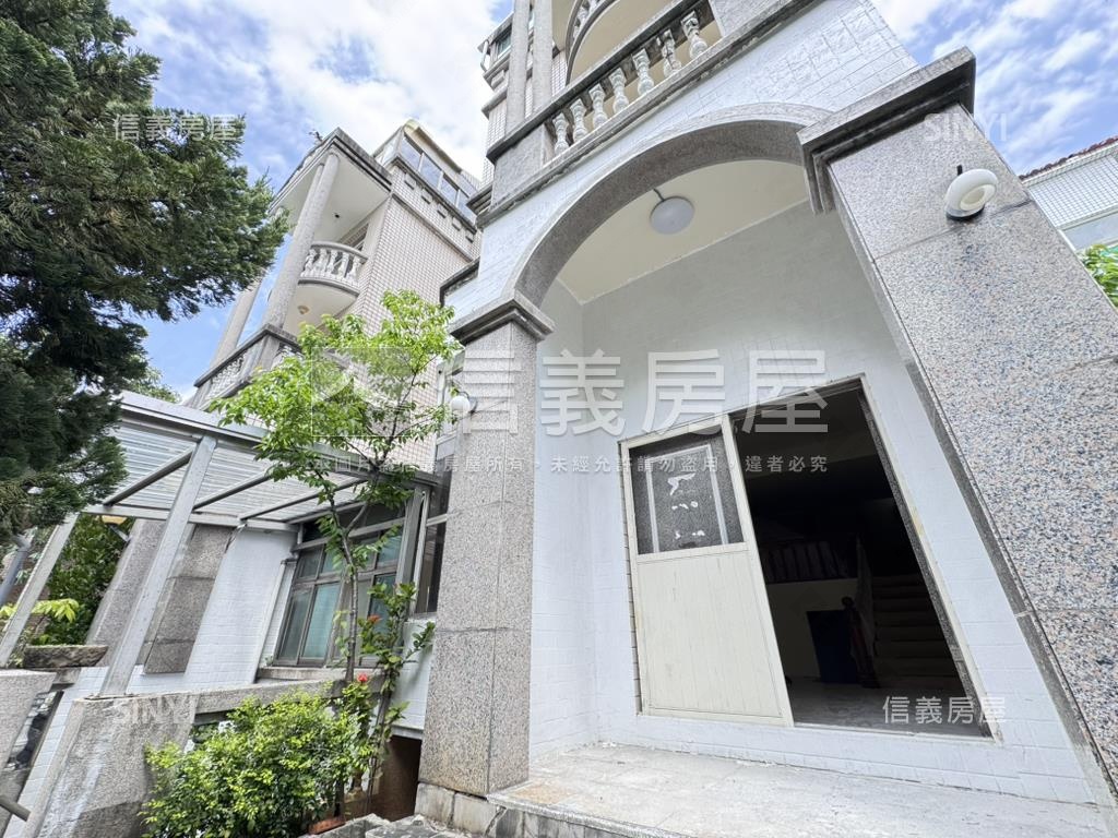 台北市氣派車庫別墅房屋室內格局與周邊環境