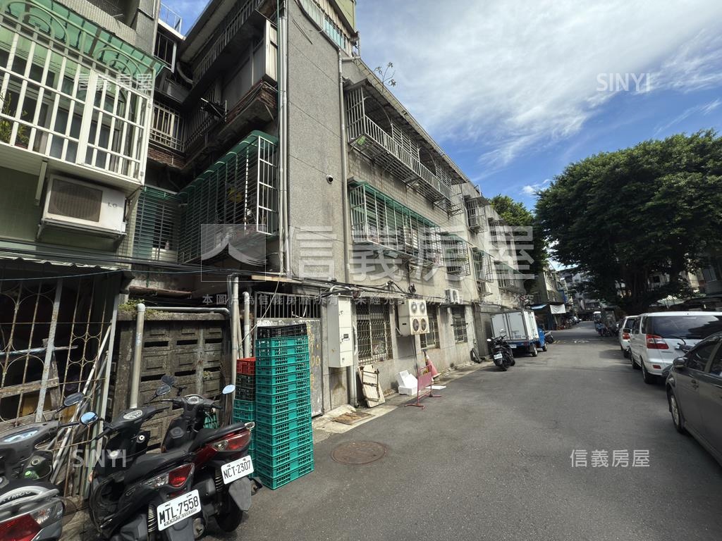 三角公園邊間一樓店面房屋室內格局與周邊環境