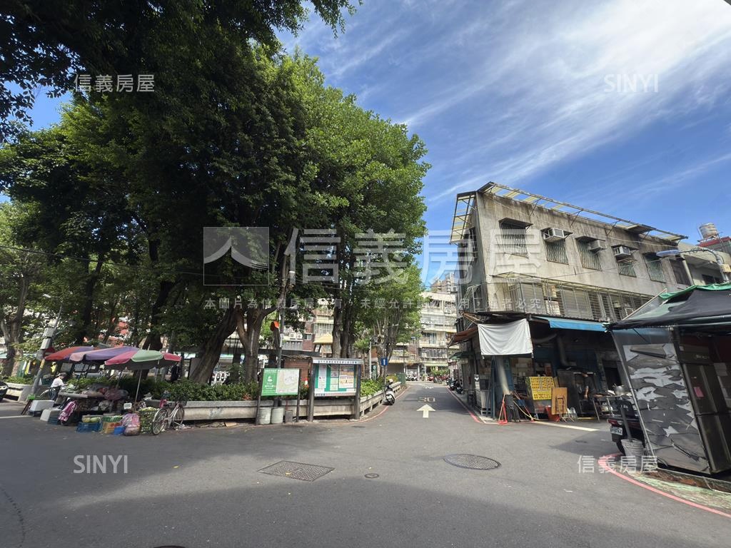 三角公園邊間一樓店面房屋室內格局與周邊環境