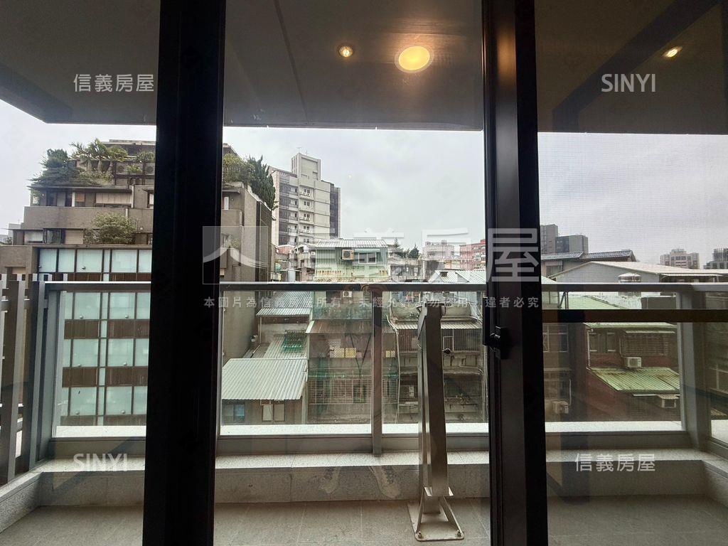 ＳＣ低總兩房●忠孝新生房屋室內格局與周邊環境