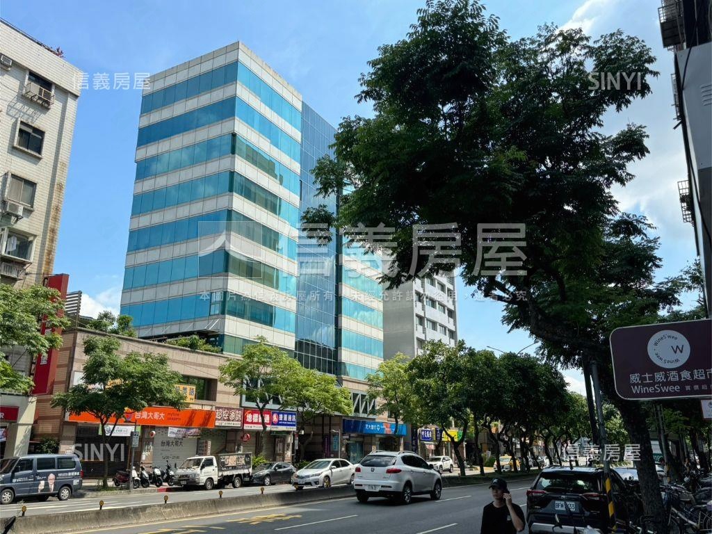 忠孝東路捷運帷幕金店面房屋室內格局與周邊環境