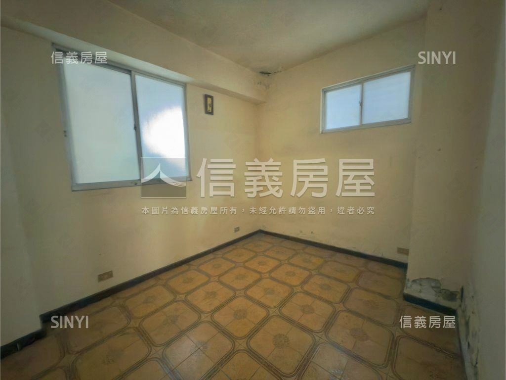 安民邊間頂樓兩房房屋室內格局與周邊環境