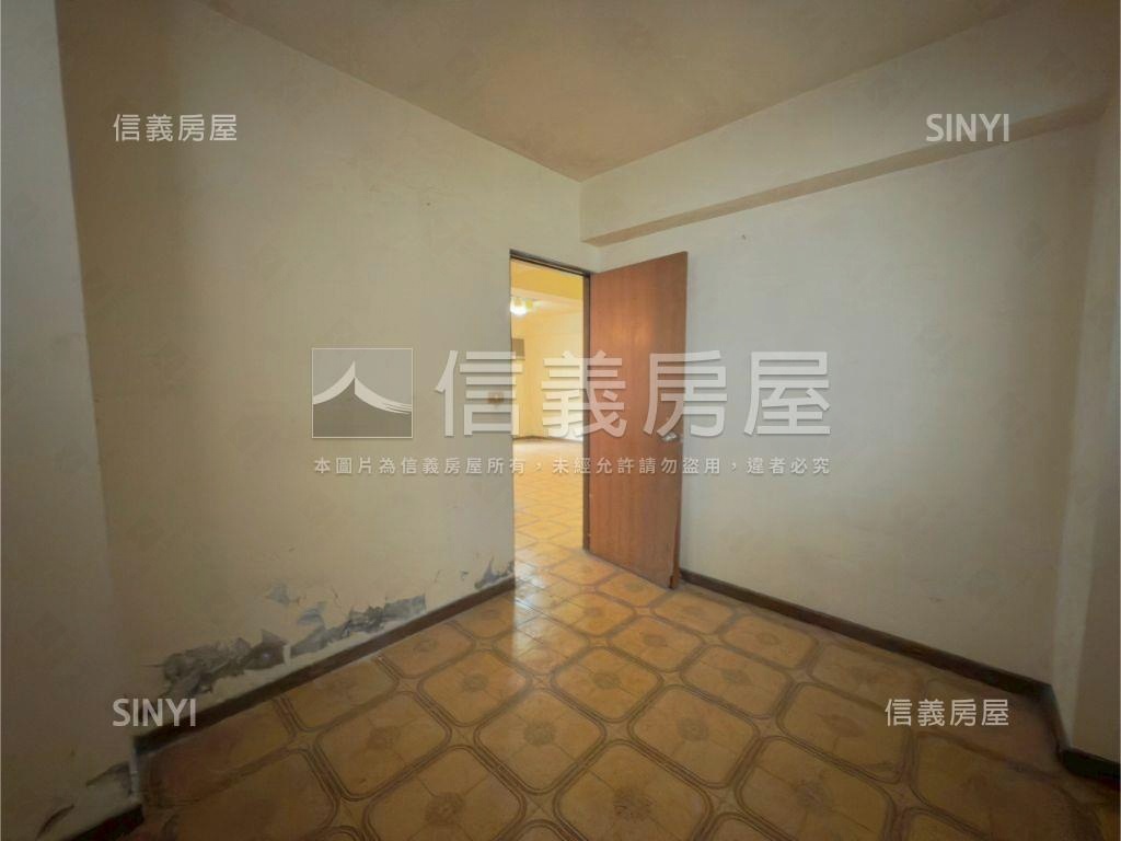 安民邊間頂樓兩房房屋室內格局與周邊環境
