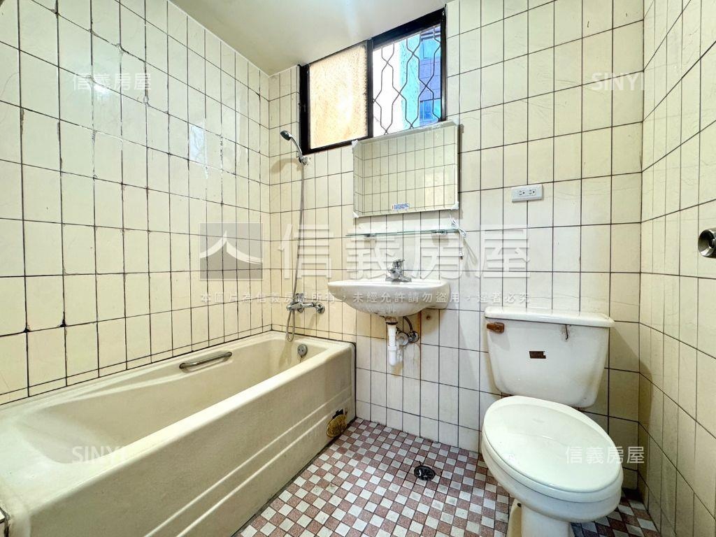 近文心中清捷運透天宅房屋室內格局與周邊環境