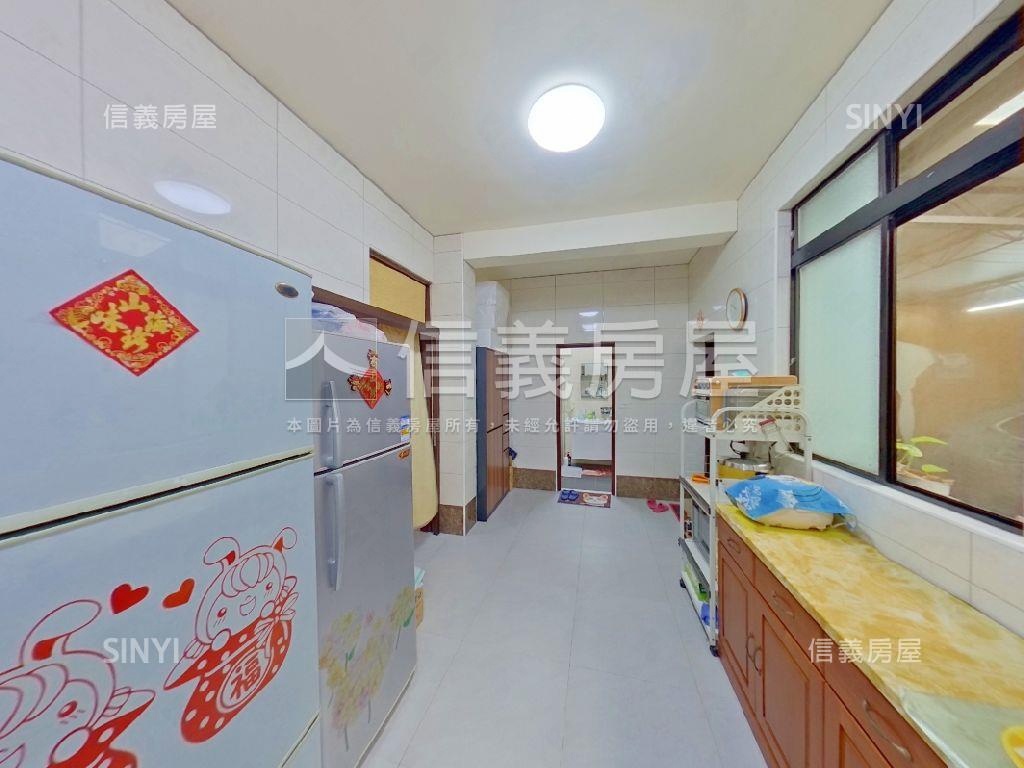 龍山透天方正邊間附車位房屋室內格局與周邊環境
