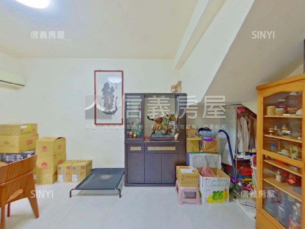 龍山透天方正邊間附車位房屋室內格局與周邊環境