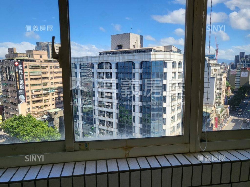 近台北車站頂樓商辦房屋室內格局與周邊環境