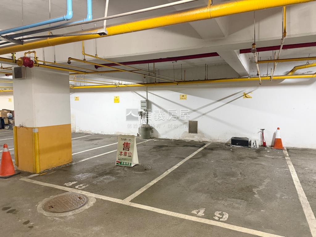 雷諾瓦坡平車位房屋室內格局與周邊環境