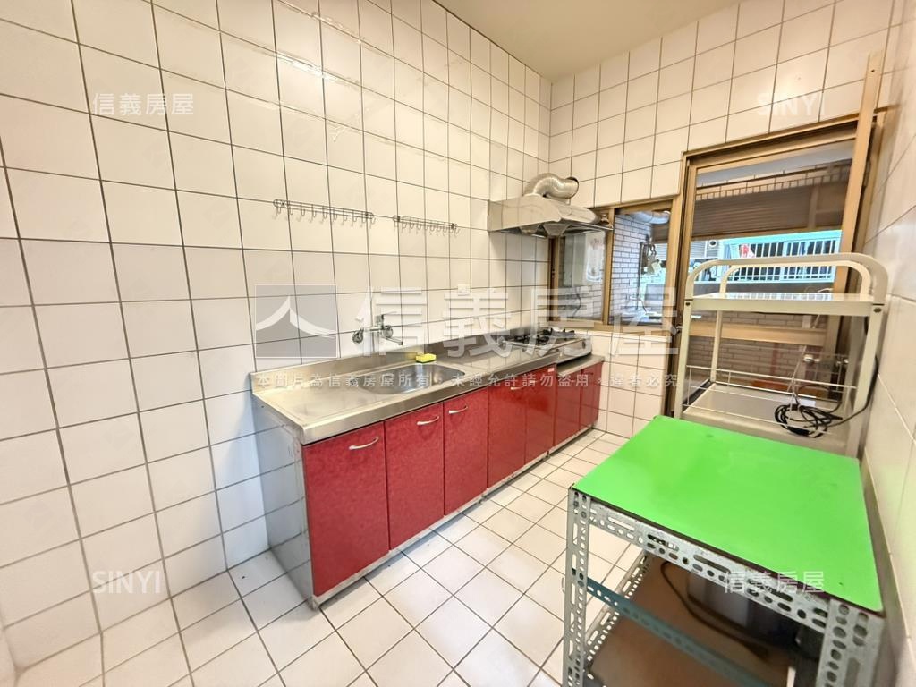 光大國宅。邊間大陽台房屋室內格局與周邊環境