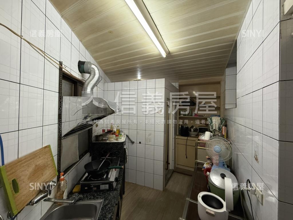 中華南路美叮噹邊間透天房屋室內格局與周邊環境