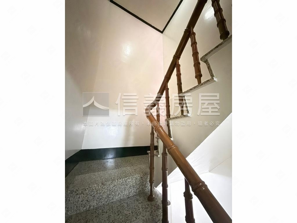 中華南路美叮噹邊間透天房屋室內格局與周邊環境