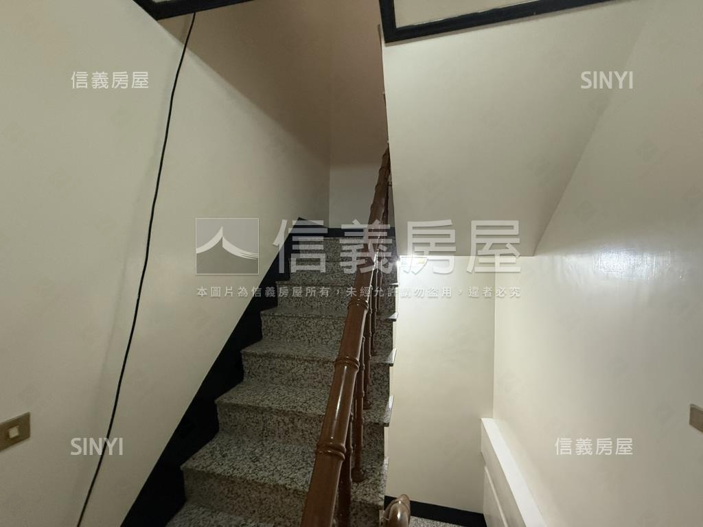 中華南路美叮噹邊間透天房屋室內格局與周邊環境