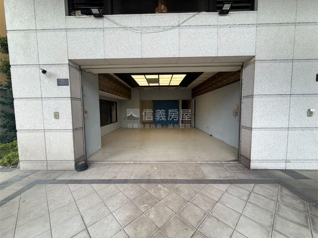 東區夏卡爾店面１房屋室內格局與周邊環境
