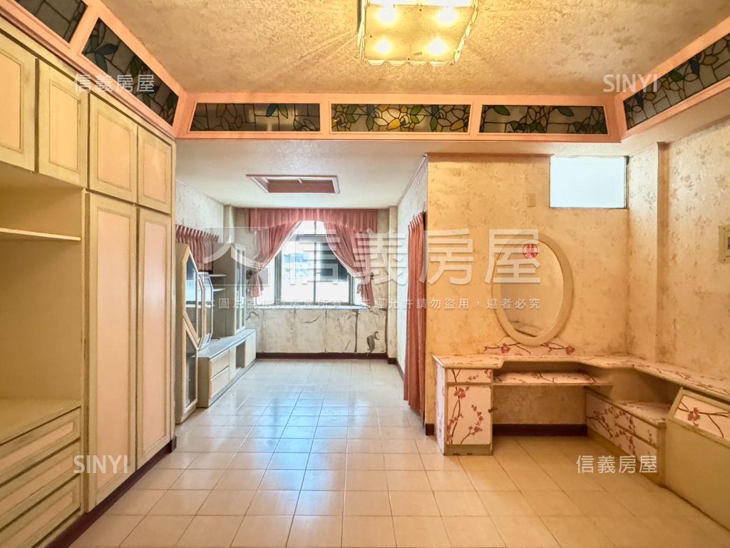 大橋一街約八米路挑高車墅房屋室內格局與周邊環境