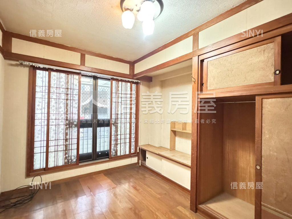 大橋一街約八米路挑高車墅房屋室內格局與周邊環境