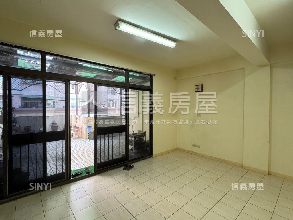 大橋一街約八米路挑高車墅房屋室內格局與周邊環境