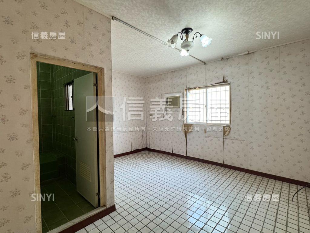 大橋一街約八米路挑高車墅房屋室內格局與周邊環境