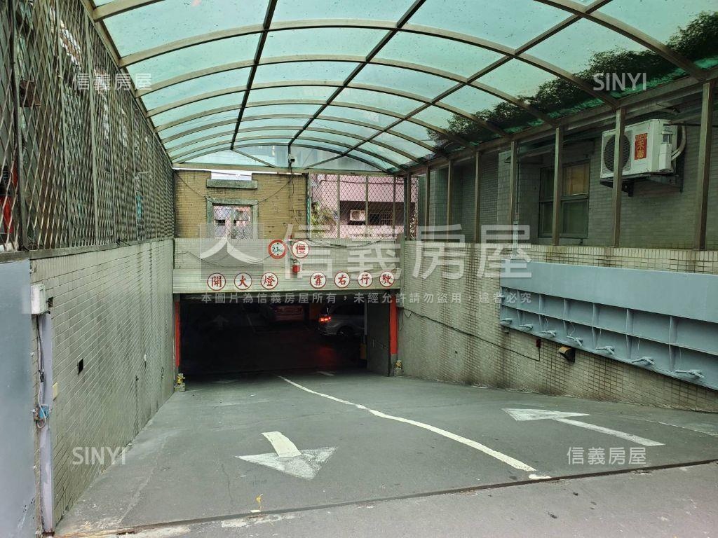 囍市坡機車位限社區住戶房屋室內格局與周邊環境