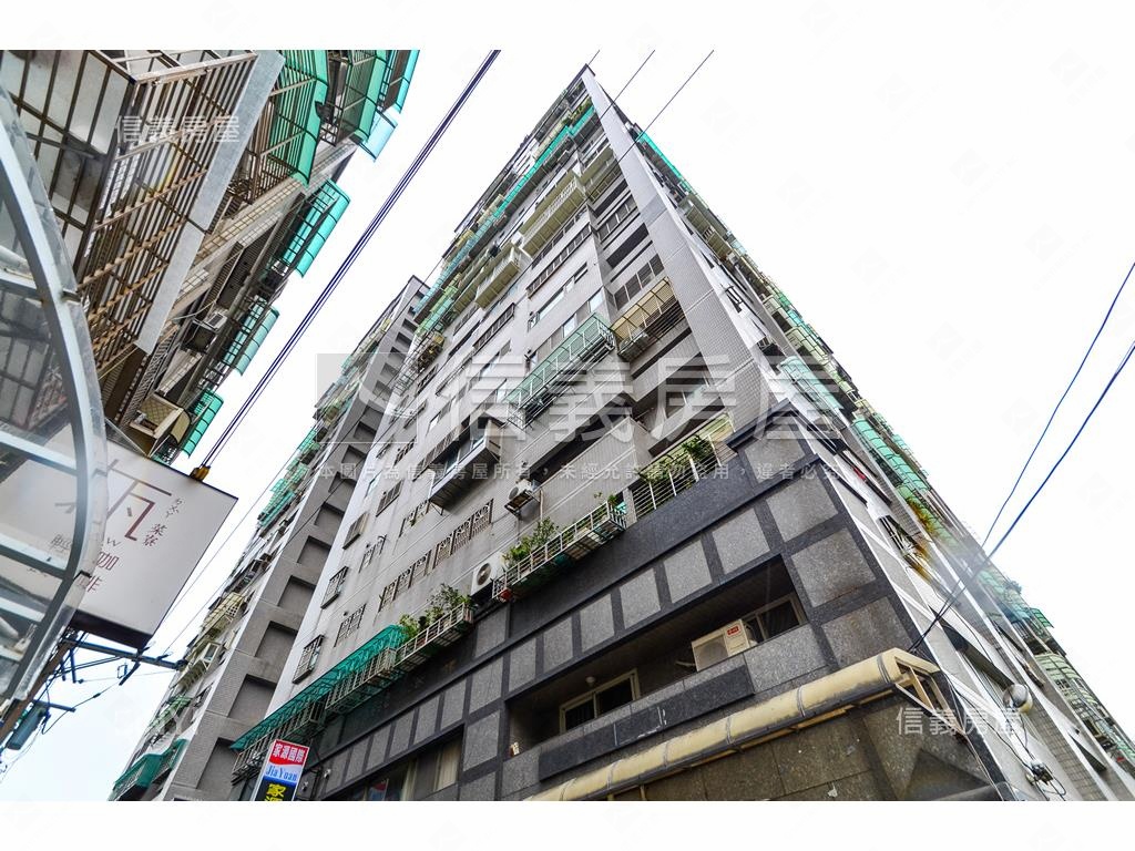 囍市坡機車位限社區住戶房屋室內格局與周邊環境