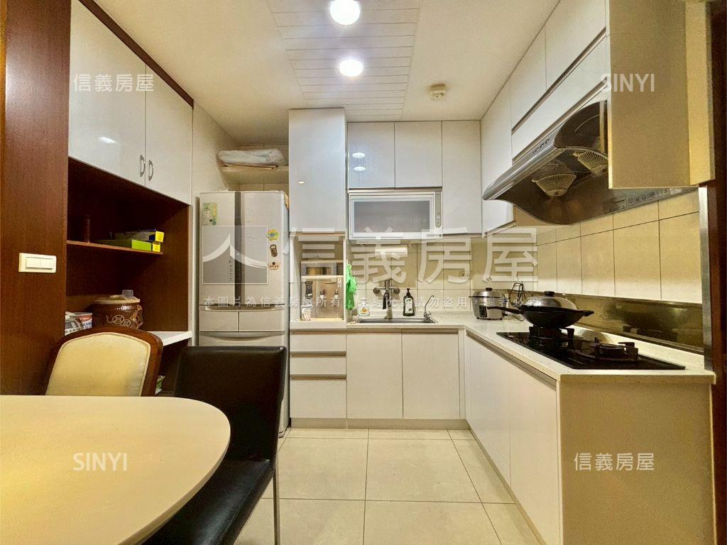 美術館邊間稀有車墅房屋室內格局與周邊環境