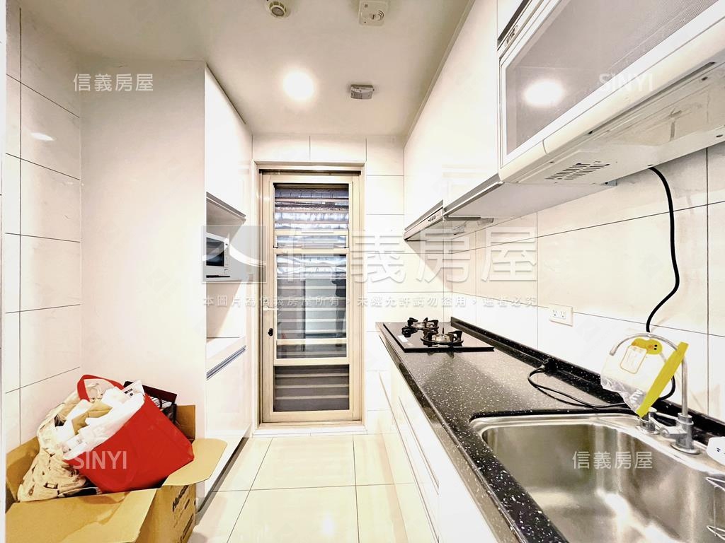 稀有建安邊間兩房車位房屋室內格局與周邊環境