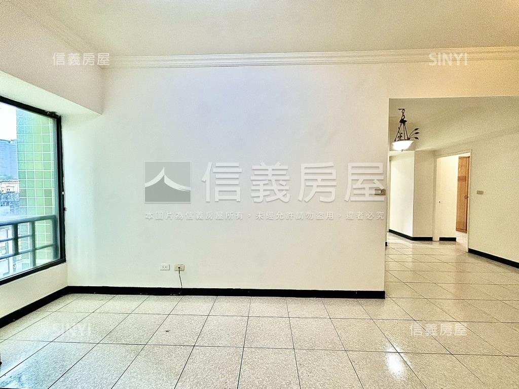 近森林公園捷運三房平車房屋室內格局與周邊環境