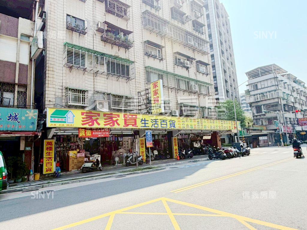 忠孝大面寬角間金店面房屋室內格局與周邊環境