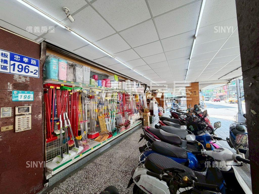 忠孝大面寬角間金店面房屋室內格局與周邊環境