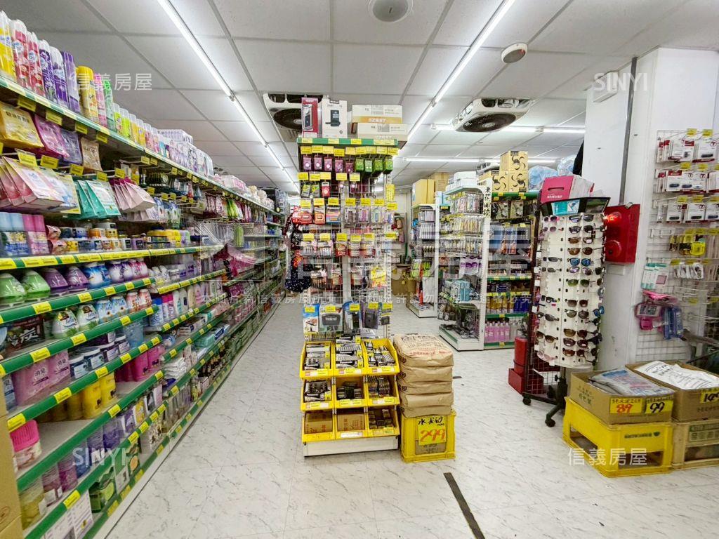 忠孝大面寬角間金店面房屋室內格局與周邊環境